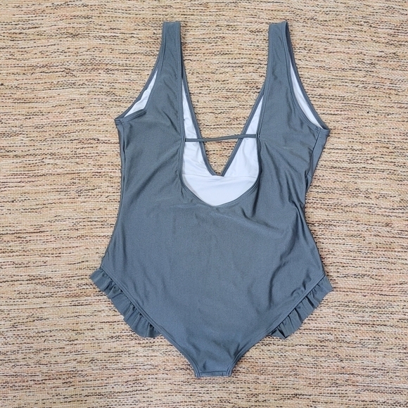 CUPSHE One Piece Swimsuit - Picture 3 of 11